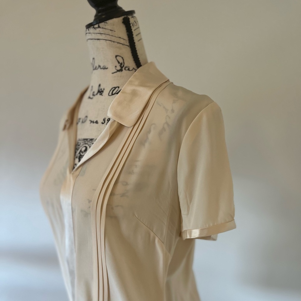 Banana Republic Cream Button Down Shirt